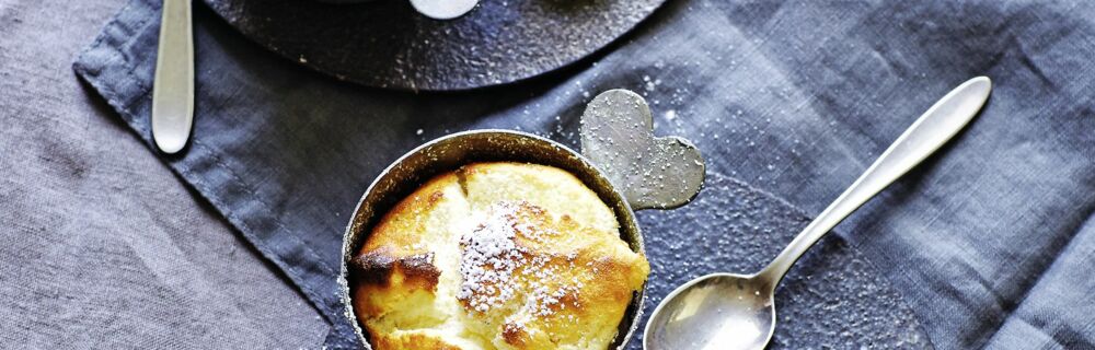 Tonka-Quark-Soufflé mit Früchte-Deko Tonka-Quark-Soufflé mit Früchte-Deko