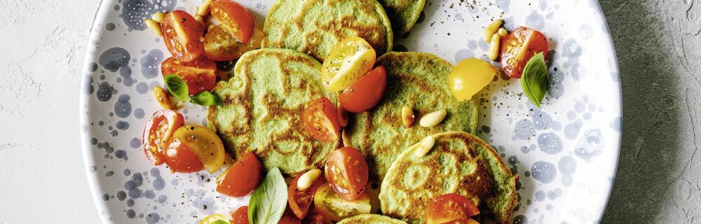 Basilikum-Blini mit Tomaten Basilikum-Blini mit Tomaten