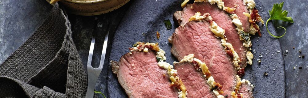 80-Grad-Roastbeef mit Feta-Mandel-Kruste und Artischocken 80-Grad-Roastbeef mit Feta-Mandel-Kruste und Artischocken