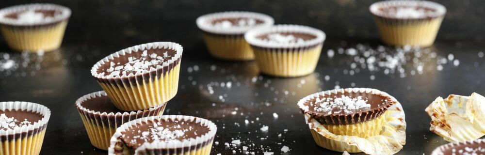 Peanutbutter-Cups mit Salzflocken Peanutbutter-Cups mit Salzflocken