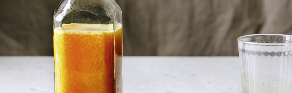 Orangen-Möhren-Saft mit Kurkuma Orangen-Möhren-Saft mit Kurkuma