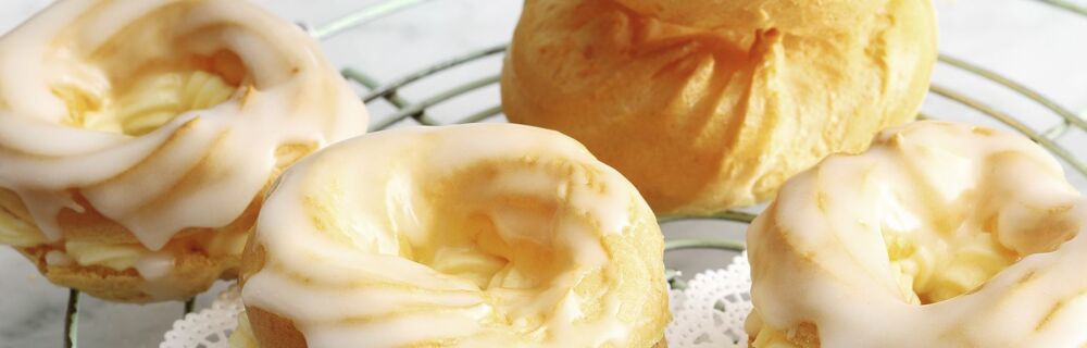 Brandteigkringel mit Vanillefüllung Brandteigkringel mit Vanillefüllung