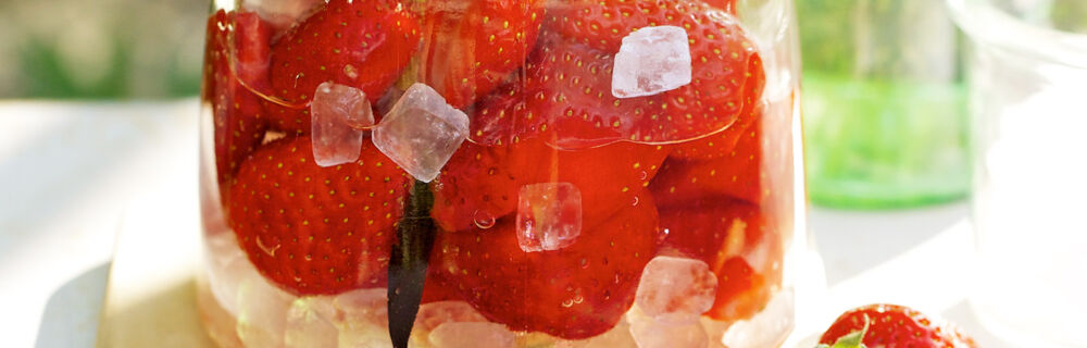 Erdbeerlikör mit Zitrone Erdbeerlikör mit Zitrone