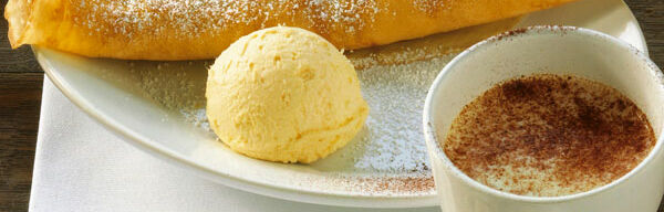 Palatschinken mit Vanilleeis Palatschinken mit Vanilleeis