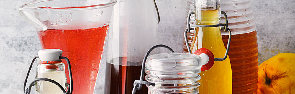 verschiedene-sirup-in-der-flasche verschiedene-sirup-in-der-flasche