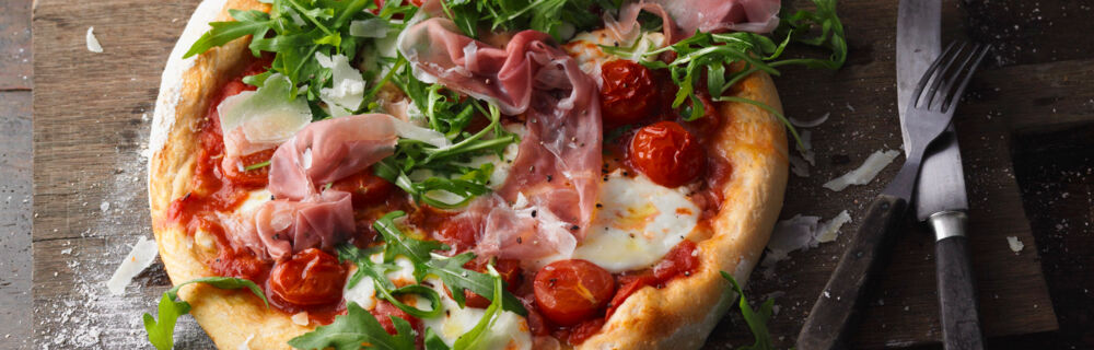 Zu den Klassikern der italienischen Rezepte gehört zweifelsohne die Pizza. Italienische Rezepte