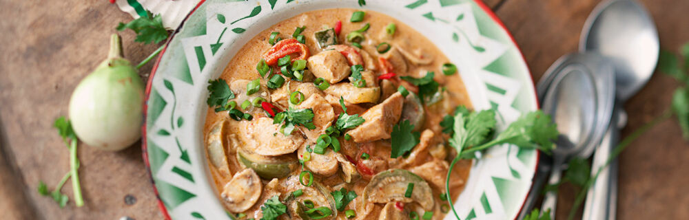Rotes Thai-Curry mit Hähnchen Rotes Thai-Curry mit Hähnchen
