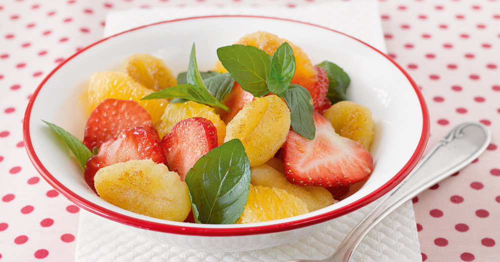 Süße Gnocchi mit Orangen-Erdbeeren Rezept | Küchengötter