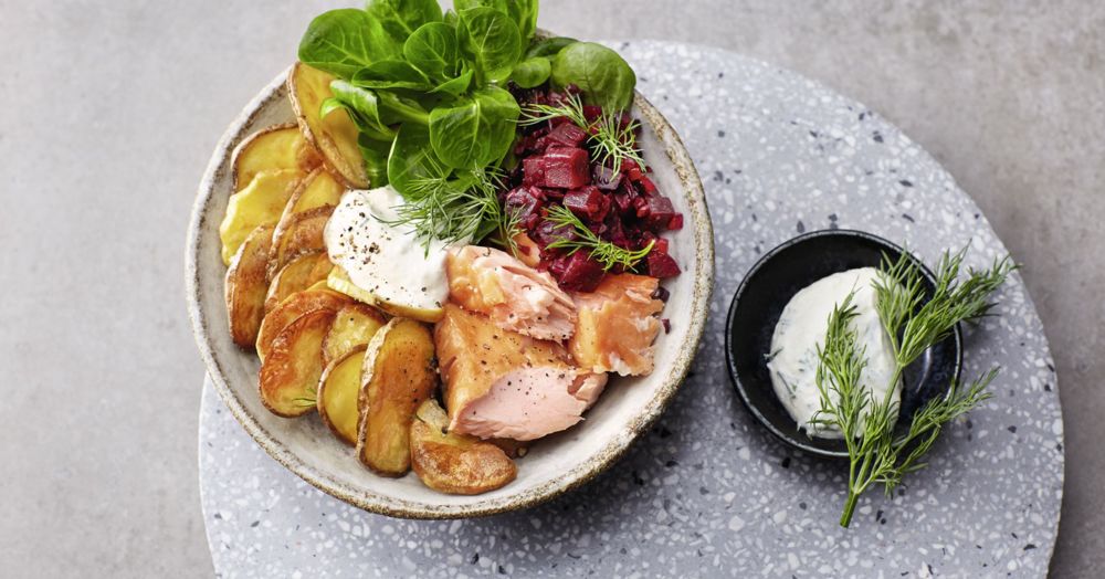 Kartoffel-Lachs-Bowl mit Feldsalat und Roter Bete Rezept | Küchengötter