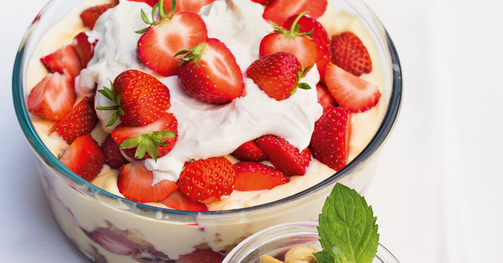 Erdbeer-Trifle Rezept | Küchengötter