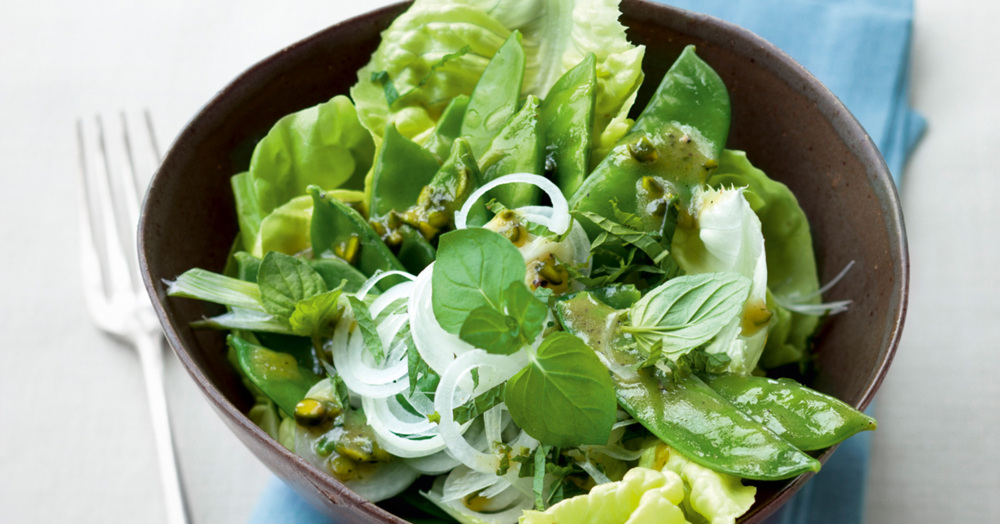 Frühlingssalat mit Zuckerschoten und Pistazien-Minz-Dressing Rezept ...