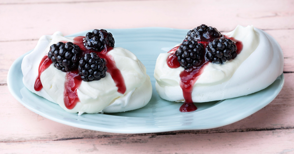 Mascarpone-Baisers mit Brombeeren Rezept | Küchengötter