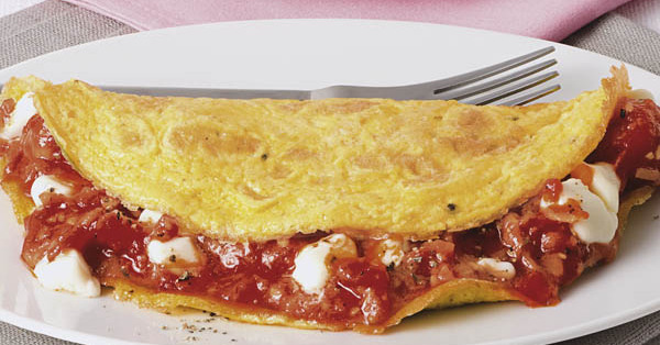 Omeletts mit Tomaten-Mozzarella-Füllung Rezept | Küchengötter