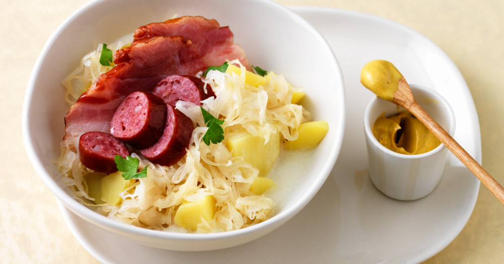 Sauerkrauttopf mit Würsten Rezept | Küchengötter