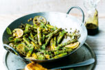 Grüner Wok-Spargel mit Knusper-Feta Grüner Wok-Spargel mit Knusper-Feta
