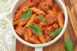 Penne mit Tomaten-Wurst-Sahne Penne mit Tomaten-Wurst-Sahne