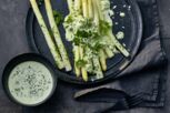 Weißer Spargel mit grüner Sauce Weißer Spargel mit grüner Sauce