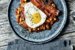 Baked Beans mit Speck und Spiegelei Baked Beans mit Speck und Spiegelei