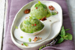 Gurken-Minz-Sorbet mit gerösteten Pekannüssen Gurken-Minz-Sorbet mit gerösteten Pekannüssen