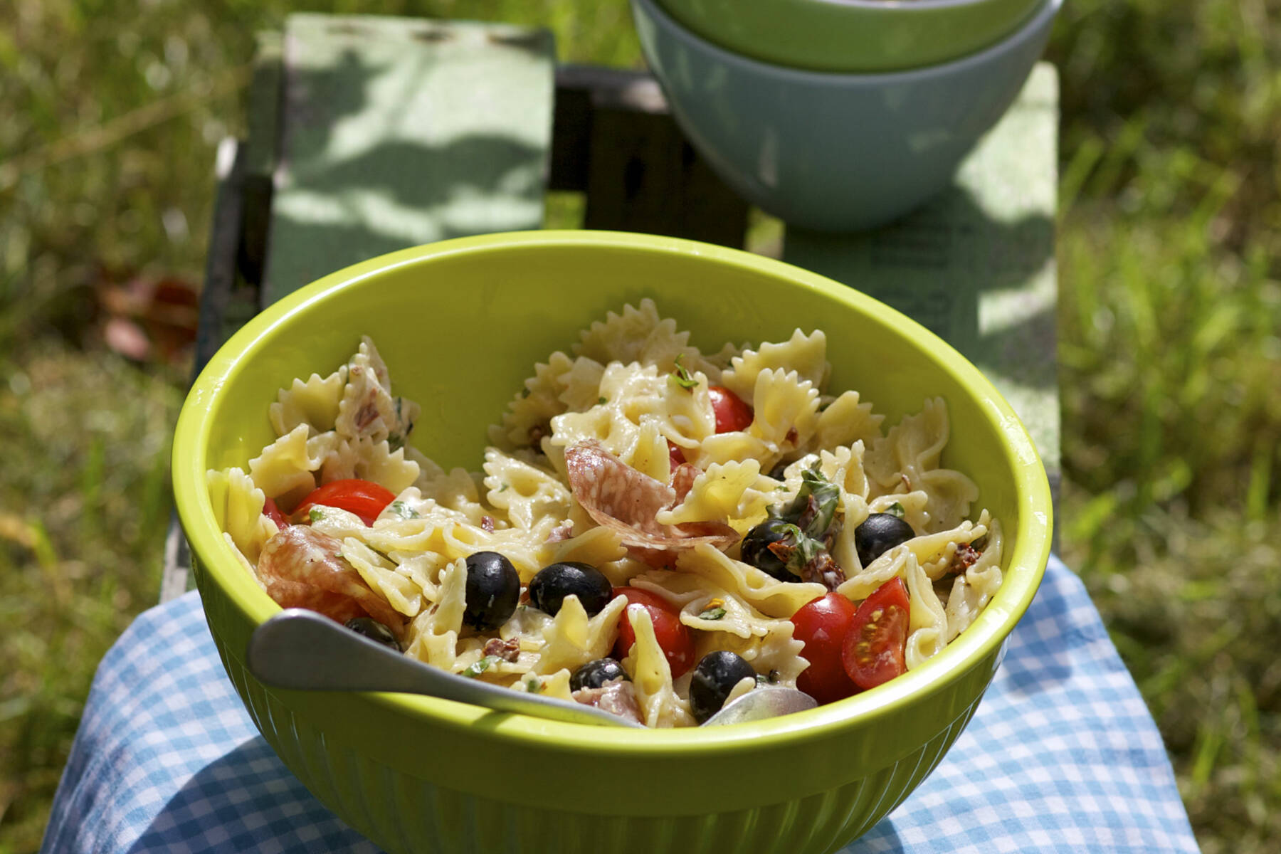 Nudelsalat mit Kirschtomaten Rezept | Küchengötter