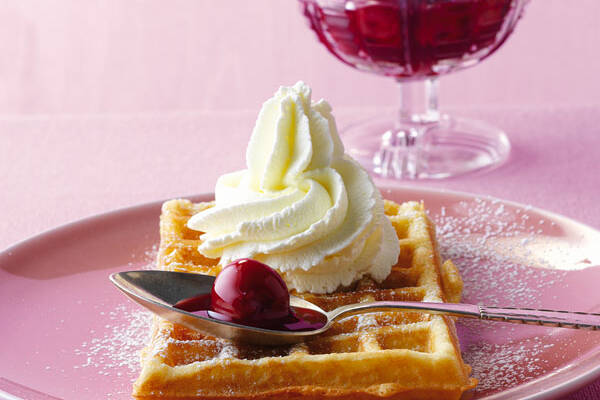 Belgische Waffeln mit Kirschen Rezept | Küchengötter