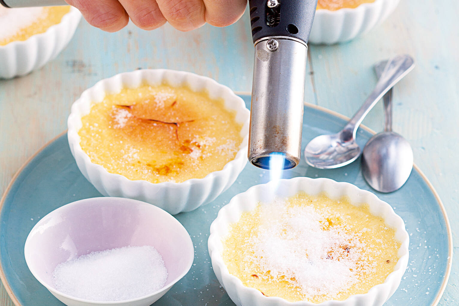 Klassische Crème brûlée mit Passionsfrucht Rezept | Küchengötter