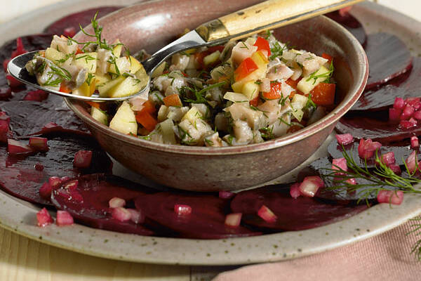 Matjestatar auf Roter Bete Rezept | Küchengötter