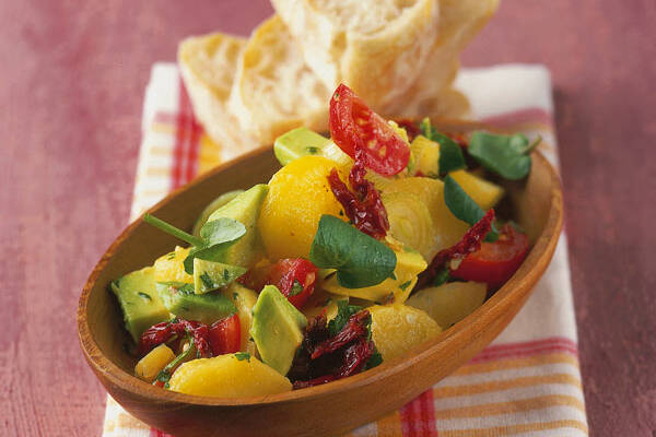 Kartoffelsalat mit Avocado und getrockneten Tomaten Rezept | Küchengötter