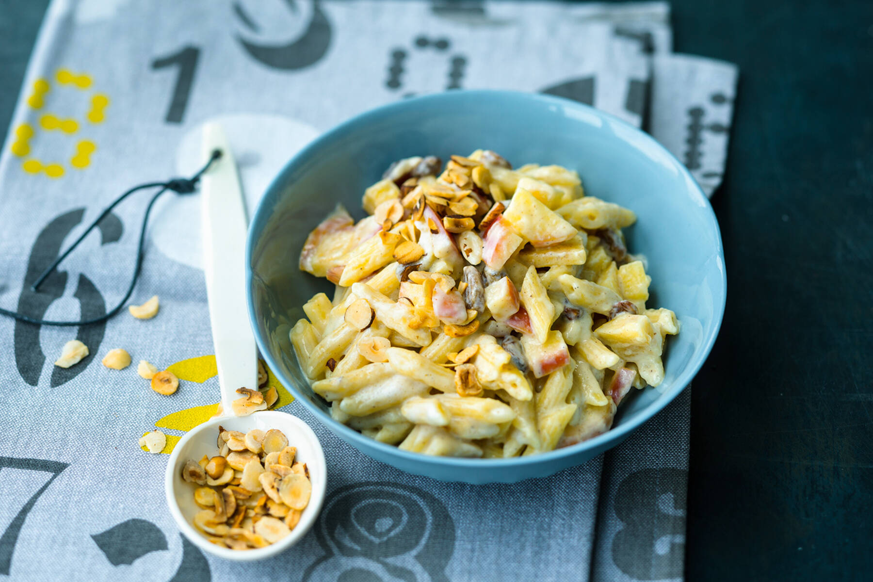 Apfel-Nuss-Penne mit Rosinen Rezept | Küchengötter