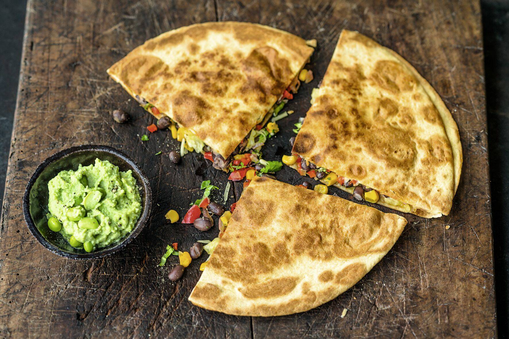 Bohnen-Quesadilla mit Guacamole Rezept | Küchengötter