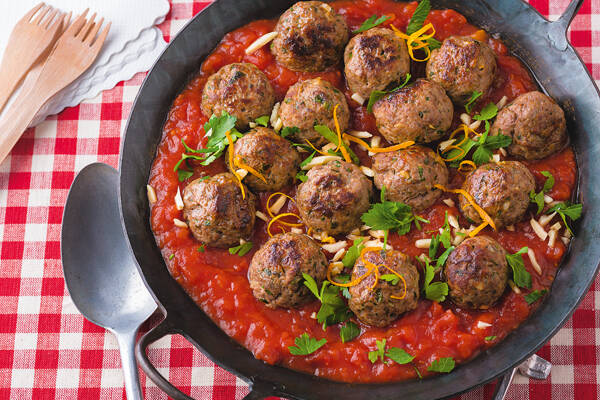 Hackbällchen in Tomaten-Orangensauce Rezept | Küchengötter