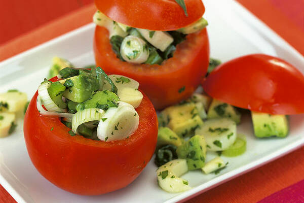 Tomaten gefüllt mit Avocado und Palmherzen Rezept | Küchengötter