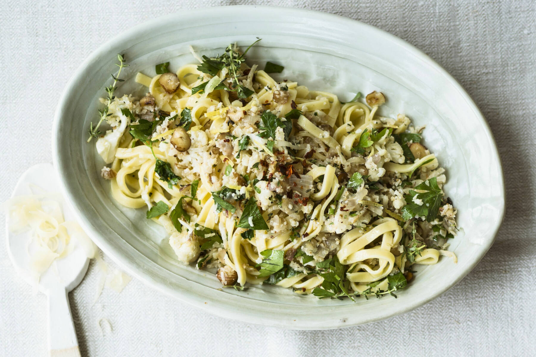 Pasta mit Blumenkohl-Topping Rezept | Küchengötter