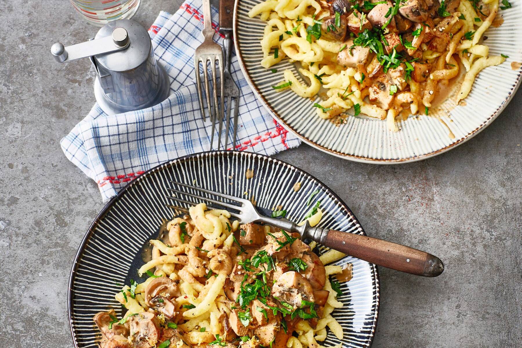 Tofu-Pilz-Pfanne mit Spätzle Rezept | Küchengötter