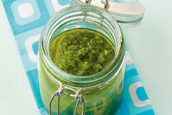 Pesto aus dem Kräutergarten Rezept Küchengötter