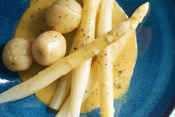 Spargel mit Sauce Hollandaise Rezept | Küchengötter