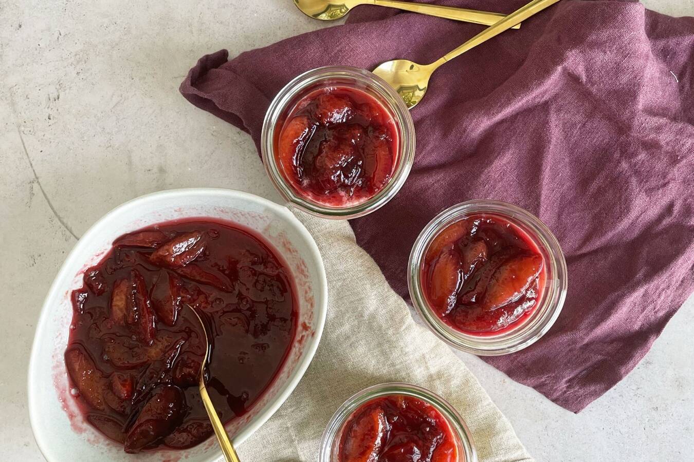 Bayrisch Creme mit Zwetschgenröster Rezept | Küchengötter