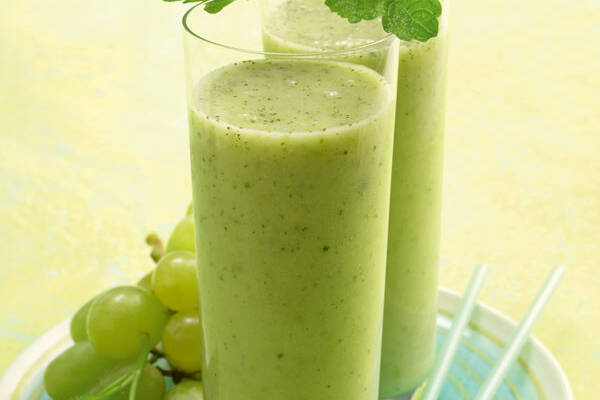 Trauben-Smoothie mit Melisse-Pesto Rezept | Küchengötter