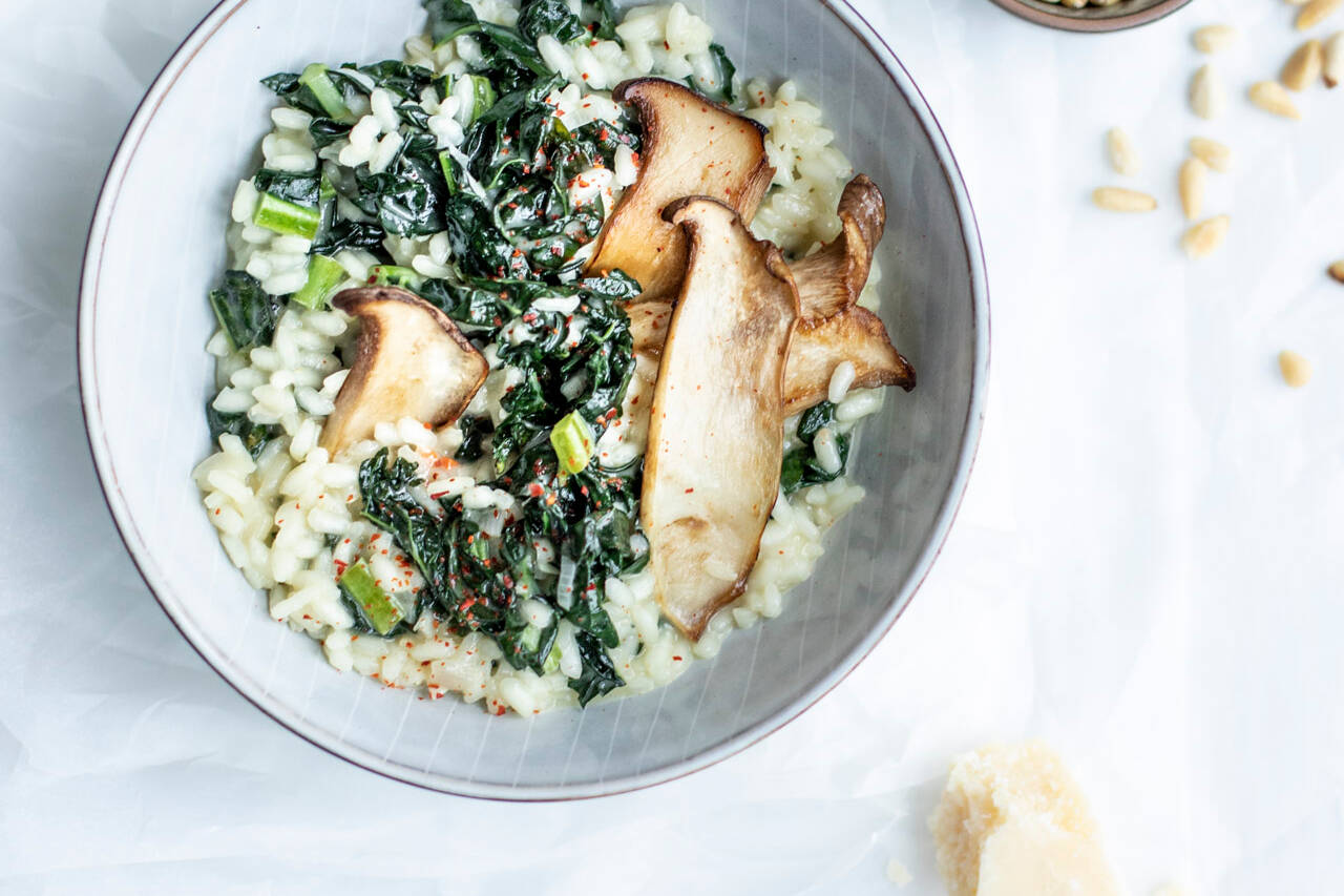 Schwarzkohl-Risotto mit Kräuterseitlingen