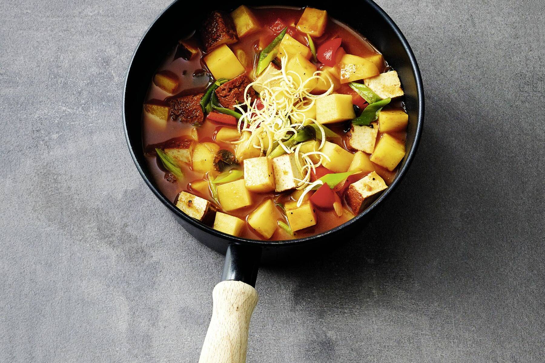 Kartoffelgulasch Mit Rauchertofu Rezept Kuchengotter