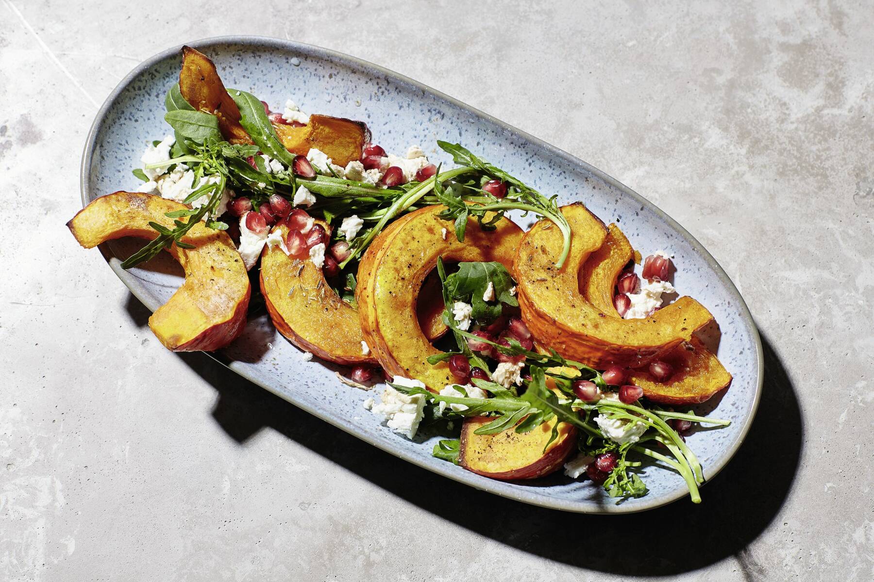 Gebackener Kürbis mit Granatapfel und Feta Rezept | Küchengötter