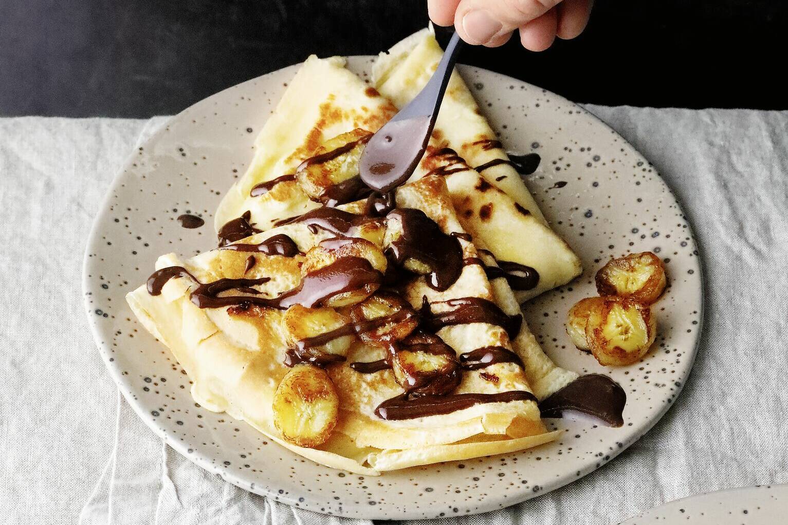 Zuckerfreie Crêpes mit Haselnussmus und Banane Rezept | Küchengötter