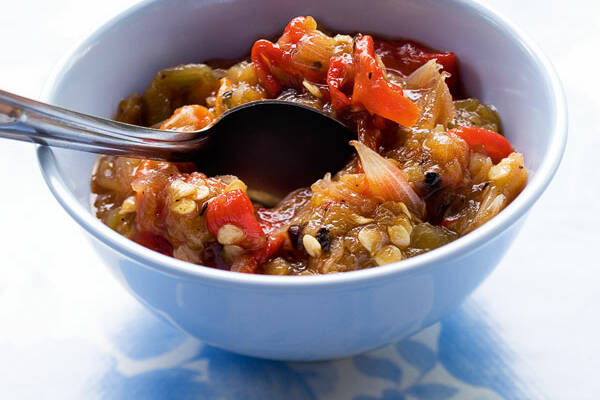 Chili-Dip mit gerösteten Paprikaschoten (Nam Prik Numm) Rezept ...