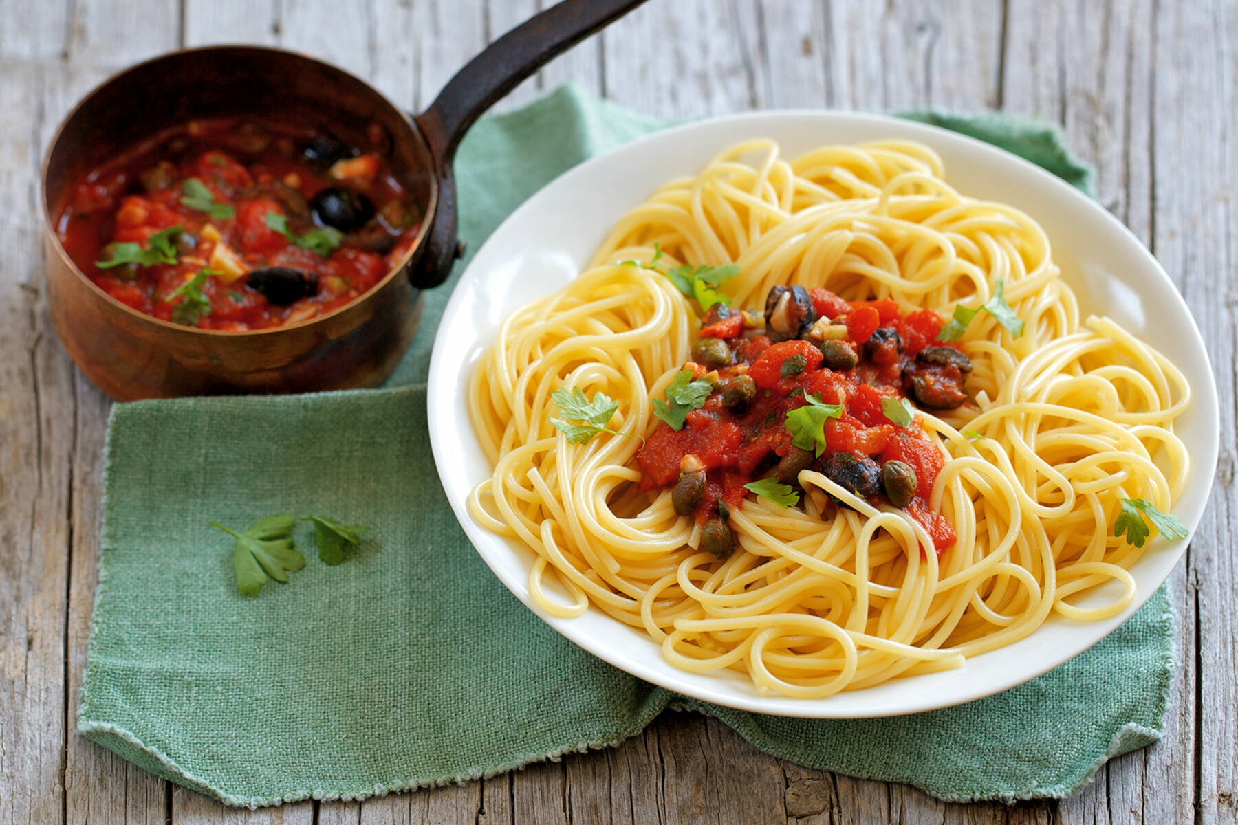 Spaghetti mit Tomaten Kapern Sauce Rezept Küchengötter