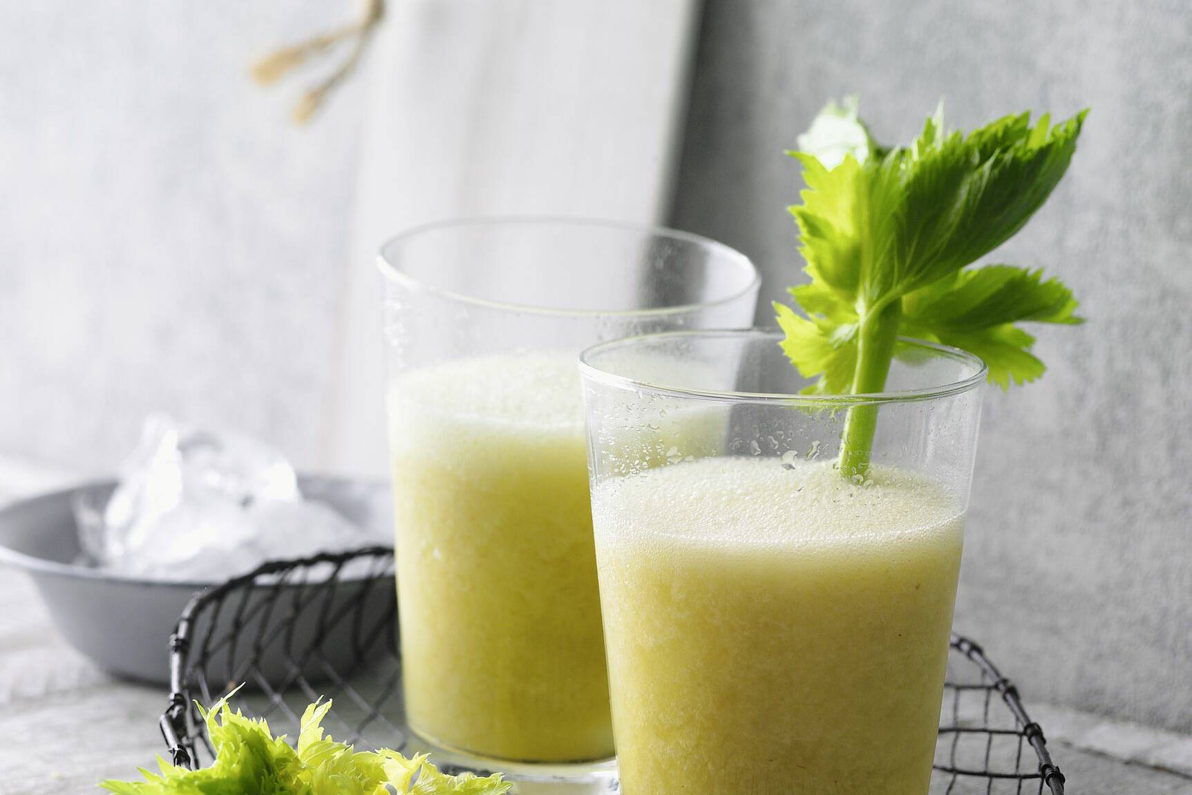 Smoothie mit Sellerie und gemischten Sprossen Rezept | Küchengötter