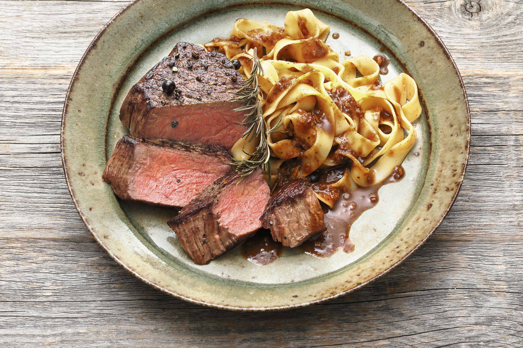 Hirschsteaks mit Fettuccine Rezept | Küchengötter