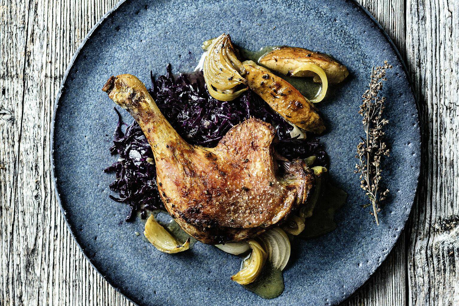 Entenkeulen mit Trauben-Rotkohl Rezept | Küchengötter