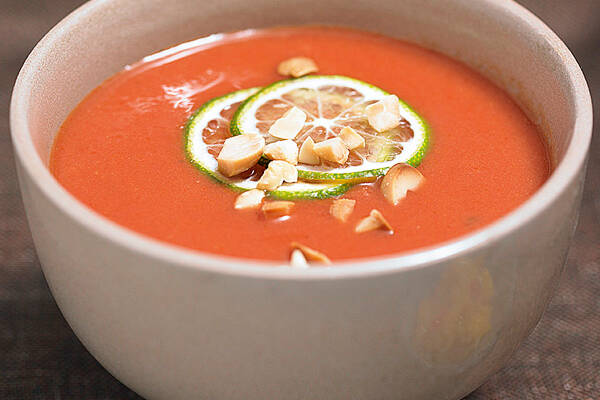 Tomaten-Kokos-Suppe mit Erdnüssen Rezept | Küchengötter