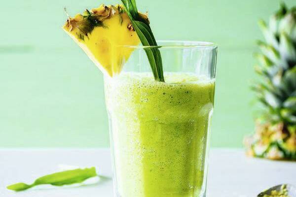 Grüner Kräuter-Smoothie mit Ananas Rezept | Küchengötter