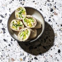 Wrap mit Forellencreme, Orange und Sellerie Wrap mit Forellencreme, Orange und Sellerie